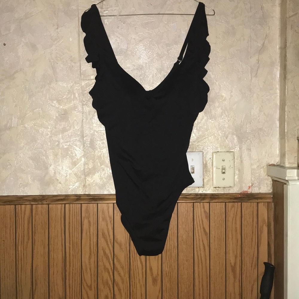 Black time and tru swimsuit (XL)